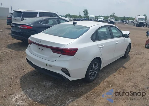2023 Kia Forte Lxs z USA, uszkodzony, nr VIN 3KPF24AD6PE611746
